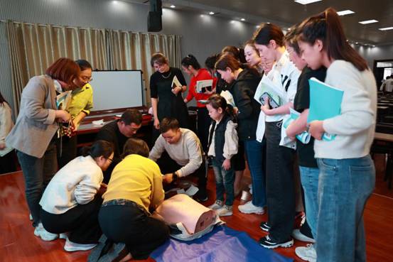 丰县红十字应急救护培训走进创新外国语学校