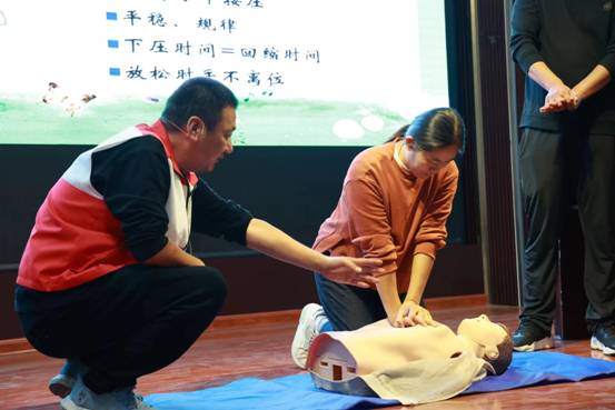 丰县红十字应急救护培训走进创新外国语学校